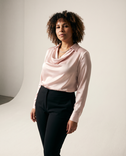 KELI | Cuello drapeado de satén, blusa